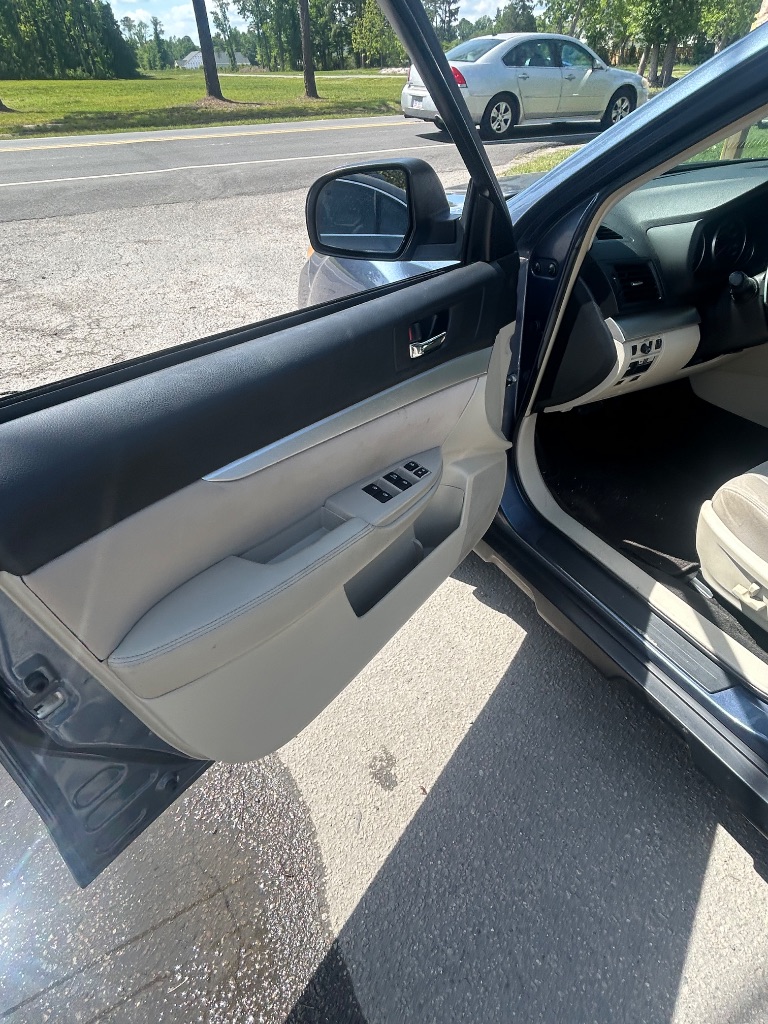 2013 Subaru Outback Premium - Photo 9